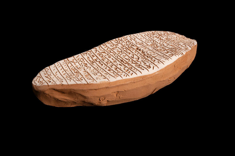 Ugo La Pietra
“Erbario”
terracotta ingobbiata e incisa a mano dall’autore
2006 (misura 15x8x4 cm circa)
